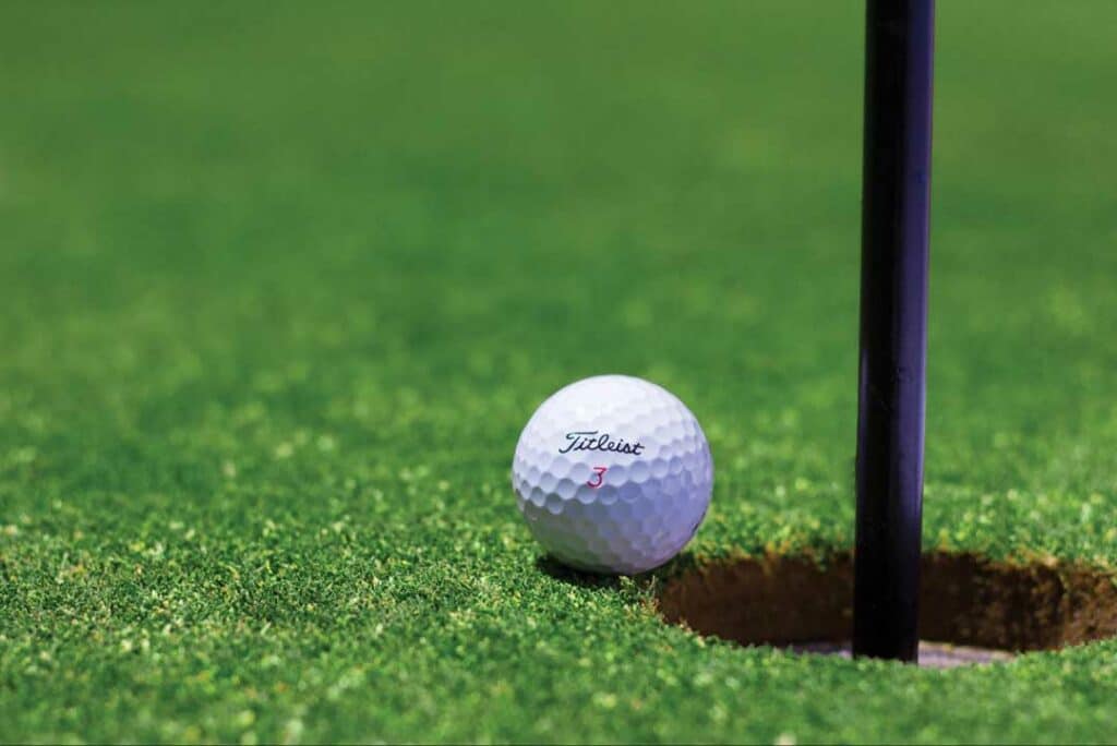 how does golf ball roll on artificial turf