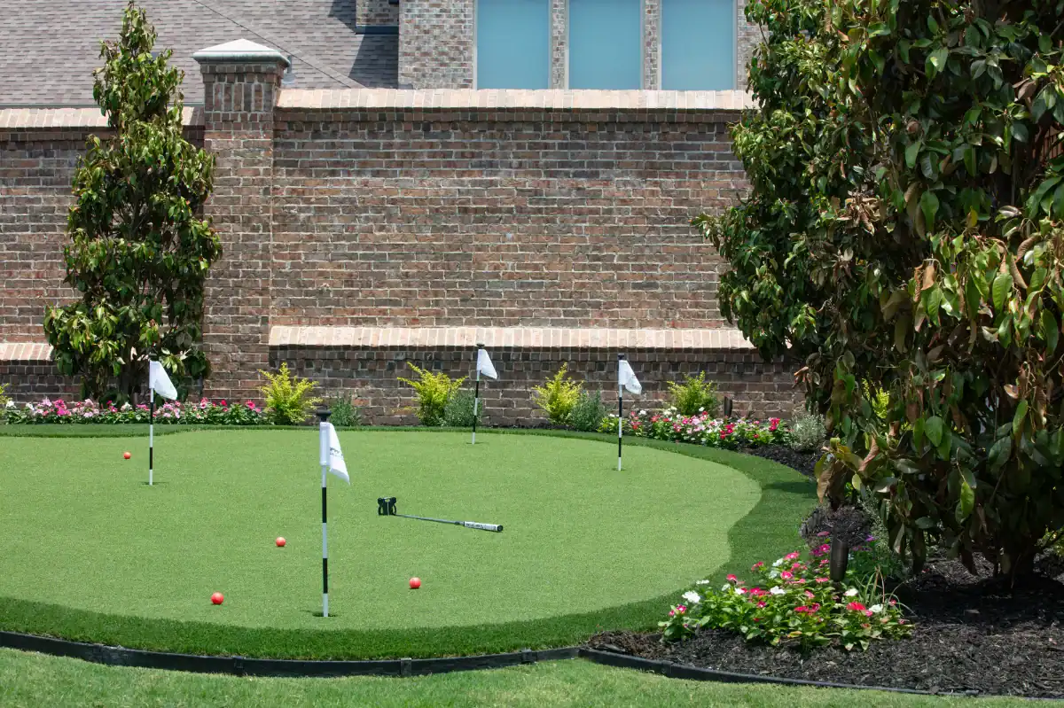 Putting Green in Melissa Artificial Putting Green in Melissa with 4 holes and much flower beds